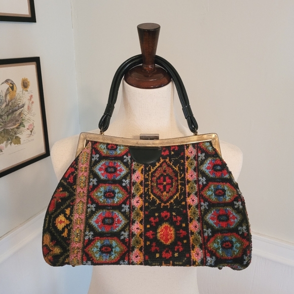 Vintage Handbags - Vintage Colorful Clasp Purse Hand Bag